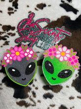 Load image into Gallery viewer, Alien with Flower Crown