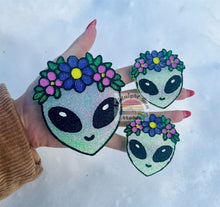 Load image into Gallery viewer, Alien with Flower Crown