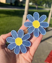 Load image into Gallery viewer, Daisy *VENT CLIP SIZE*