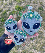 Load image into Gallery viewer, Alien with Flower Crown