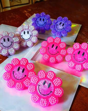 Load image into Gallery viewer, Smiley Flower *VENT CLIP SIZE*
