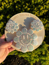 Load image into Gallery viewer, Smiley Flower