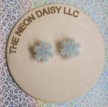 Load image into Gallery viewer, Snowflake *VENT CLIP SIZE*