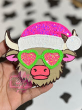 Load image into Gallery viewer, Xmas Lovin&#39; Highland Cow
