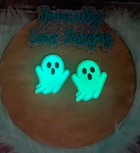 Load image into Gallery viewer, Lil Ghosties *VENT CLIP SIZE*
